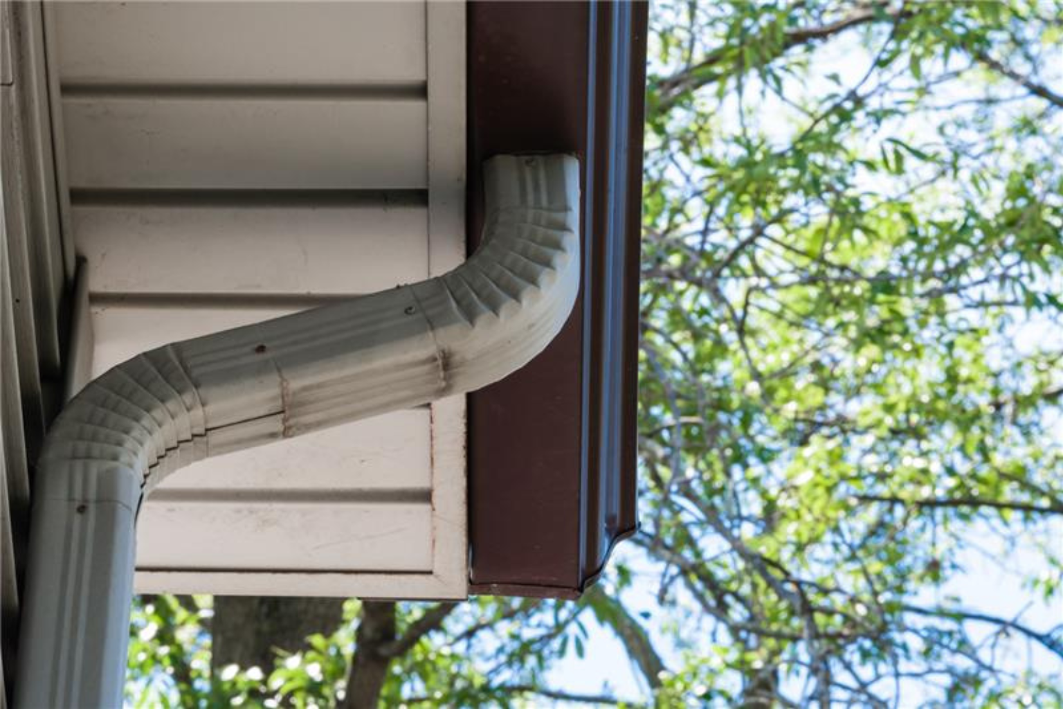 Eavestrough installation Eavestrough installation in Kitchener protecting home landscaping